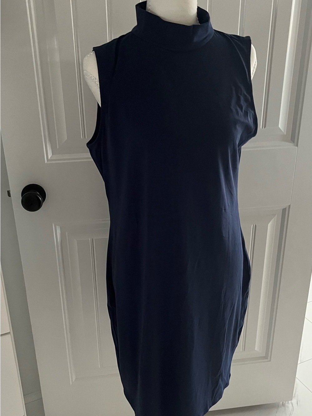 VENUS Sleeveless Mock-Neck Shift Dress in Navy Blue